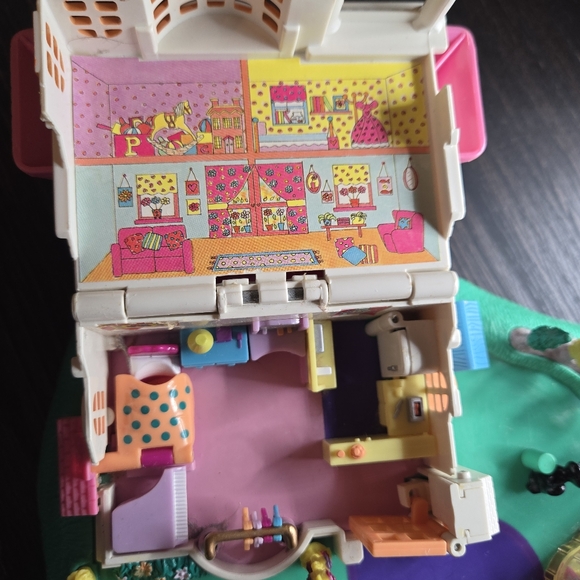 Vintage 1996 Polly Pocket Magical Movin’ Pollyville - Picture 3 of 8